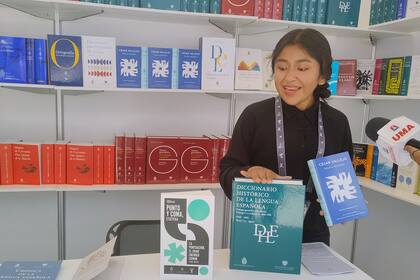 El puesto de la RAE en la Feria del Libro montada en torno del CILE