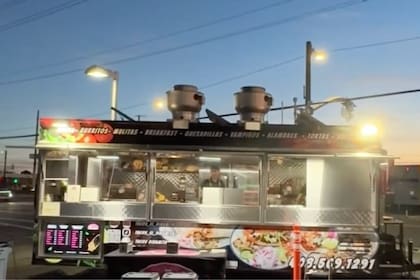 El puesto está ubicado a menos de diez minutos del estadio, sobre la calle Lafayette