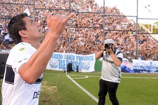 Rodríguez, del penal errado a un hat-trick para Gimnasia en un partidazo ante Estudiantes: 4-4
