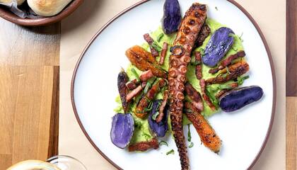 El pulpo rankea alto entre los imperdibles del restaurante