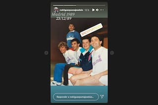 La foto retro del Puma Rodríguez durante una gira de la Selección