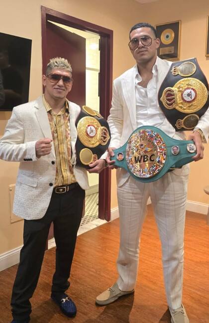 El Pumita Martínez con David Benavidez, que expondrá la corona de los semipesados del CMB