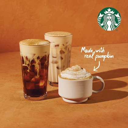 El Pumpkin Spice Latte está elaborado con calabaza real, combina el Signature Espresso de Starbucks con leche al vapor y la mezcla de calabaza, canela, nuez moscada y clavo