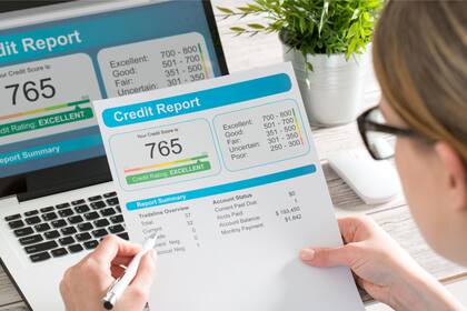 El puntaje crediticio es una calificación de la solvencia de cada persona a partir de su historial crediticio, y puede ser un número entre 1 y 999 (iStock)