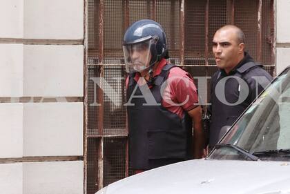 El puntero del PJ Julio "Chocolate" Rigau, hoy, cuando ingresó a los tribunales de La Plata