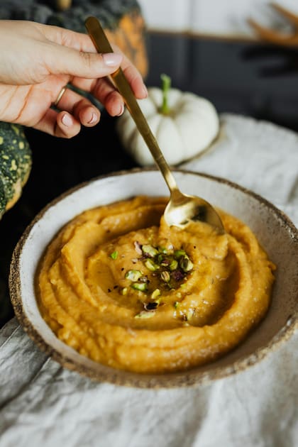 El puré de calabaza puede ser el ingrediente principal de platillos dulces o salados (Pexels/Karola G)