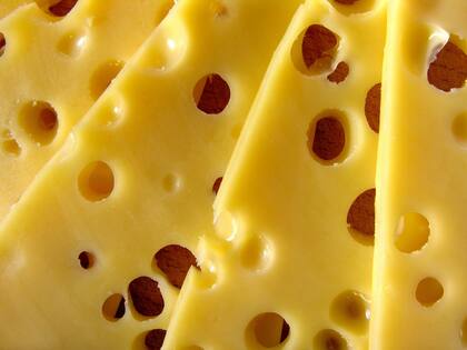 El queso se elabora tradicionalmente a partir de leche de vaca, pero también puede producirse con leche de cabra, oveja, búfalo u otros mamíferos (Foto ilustrativa: PIXABAY)