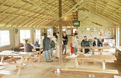 Si se trata de eventos corporativos, las reuniones suelen ser para pasar el día, en cambio, si es un encuentro familiar o con amigos, los espacios se alquilan más por las tardes para hacer un gran asado a la noche y algún festejo poscena.