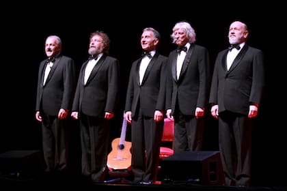 El quinteto argentino Les Luthiers, integrado por Daniel Rabinovich, Carlos Nuñez Cortés, Jorge Maronna, Carlos López Puccio y Marcos Mundstock, en el Teatro Gran Rex de Buenos Aires