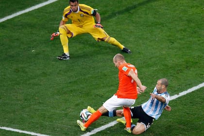 El quite de Javier Mascherano a Arjen Robben durante la semifinal de la Copa del Mundo Brasil 2014, un símbolo de la historia reciente