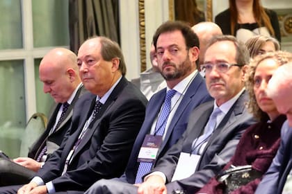 El radical mendocino Ernesto Sanz escuchó a Lorenzetti desde la primera fila de asientos