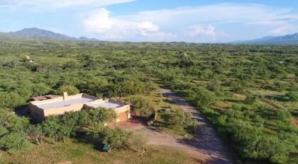 El rancho de George Alan Kelly en Arizona. Al fondo está la frontera con México