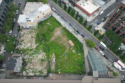 El rascacielos que comenzaron a construir en Long Island City contará con un gimnasio y un supermercado en la parte baja