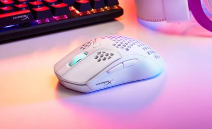 El ratón HyperX Pulsefire Haste Wireless Gaming Mouse tiene un diseño con forma de panal para mejorar su ventilación