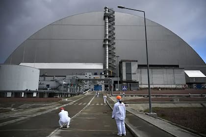 El reactor 4 está cubierto por el Nuevo Confinamiento Seguro, un domo de acero diseñado para durar 100 años