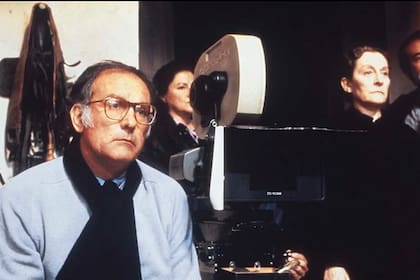 El realizador en el rodaje de La casa de Bernarda Alba