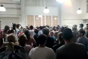 Una multitud irrumpió en una cooperativa eléctrica de Bolívar en reclamo por los cortes de luz