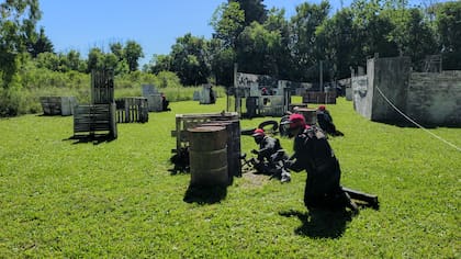 El Recball o Paintball recreativo es la versión más difundida y la que habitualmente contratan las empresas para sus jornadas de integración