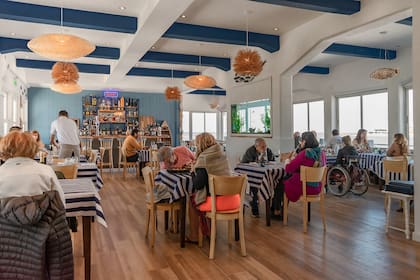 El recién estrenado salón del restaurante, de estética mediterránea