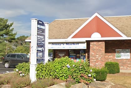El reciente ganador compró su boleto ganador en Jenny's Market en Weymouth