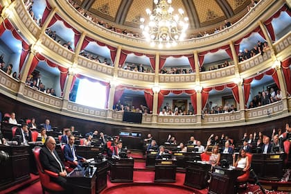 El recinto del Senado provincial, con los nuevos legisladores en sus bancas
