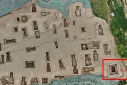 El recipiente apareció en una sepultura vinculada al pueblo Qin, cerca de antiguas fortificaciones fronterizas