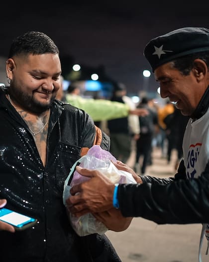 El recital de Lali Espósito contó con una campaña solidaria para acercar alimentos no perecederos a la iniciativa Ningún pibe con hambre