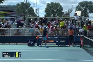 Pella se enojó con el juez de silla y después festejó en Miami, y a Bagnis le toca el rival más complicado