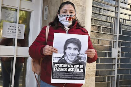 Cristina Castro, madre del joven desaparecido, apunta contra policías bonaerenses