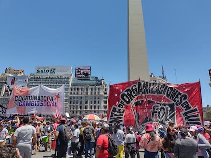 El reclamo de movimientos sociales en el Obelisco