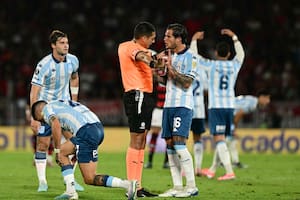 En Flamengo-Racing: tres goles anulados, dos atajadas increíbles y el golpe de Rojo... a un compañero