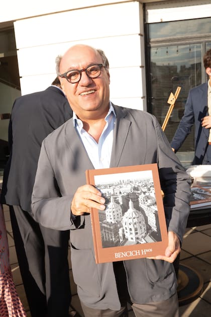El reconocido arquitecto Marcelo Nougues quedó encantado con el libro.
