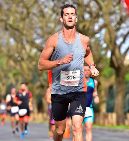 El reconocido entrenador y corredor Gabriel Debus se animó a debutar en esta prueba sin haber nadado demasiado en su vida.