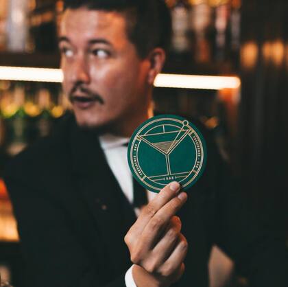 El reconocido Seba García está al mando de la barra de Presidente.