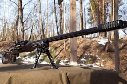 El récord de alcance hasta ahora lo tenía el rifle SVLK-14S Twilight, de la misma empresa de armas, que llegaba hasta los 4,2 kilómetros de distancia con su rito