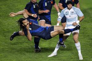 El recordado topetazo de Juan Manuel Leguizamón a Sebastien Chabal en el Mundial de Francia 2007