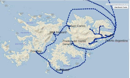 El recorrido del Caoba: una vuelta completa a la Isla Soledad (oriental), desembarcando en su costa y también en la de la Gran Malvina (occidental)