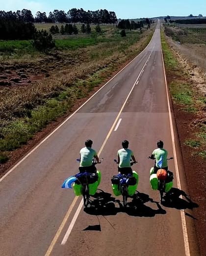 El recorrido por Corrientes, desde el aire: Silio y sus compañeros ya atravesaron 15 países.