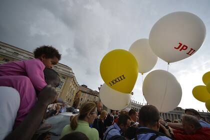 El recuerdo de Juan Pablo II, el Papa viajero por sus muchas visitas pastorales, está muy presente en miles y miles de personas