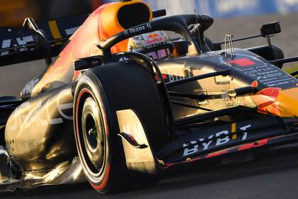 El Red Bull de Max Verstappen girando en el circuito Albert Park