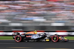 La solvencia acostumbrada de Verstappen, la sorprendente recuperación de Sainz y la sanción que frustró a Checo Pérez