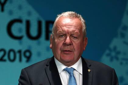 El reelegido Bill Beaumont ensaya una apertura a las potencias de segundo orden, pero Nueva Zelanda exige que se la vea plasmada en los próximos dos años.