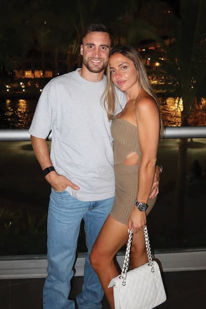 El reencuentro de Caro Calvagni con su marido, Nicolás Tagliafico, en uno de los días libre que el jugador tuvo durante la Copa América.