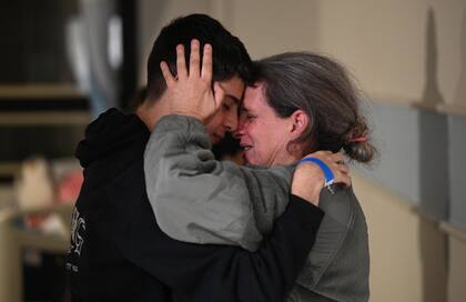 El reencuentro de un rehen con su madre en un hospital israelí