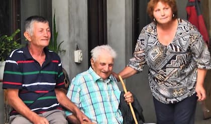 El reencuentro del hombre con su familia