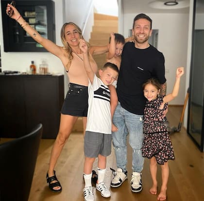 El reencuentro del Papu con su esposa y sus tres hijos