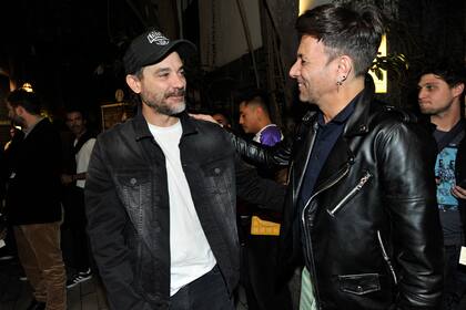 El reencuentro entre Pedro Alfonso y Martín Bossi. El actor y productor charló animadamente con el humorista en la previa a la función