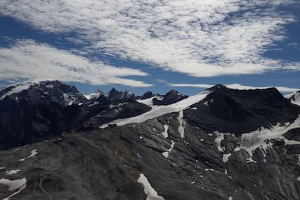 El refugio fue hallado dentro de una cueva a una altitud de 3.094 metros, justo debajo del pico del Monte Scorluzzo