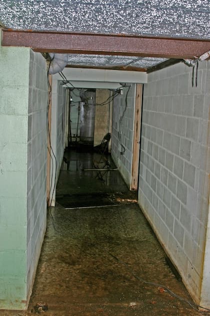 El refugio fue obra del magnate citrícola William Baker y el entonces director de Salud del Condado de Lake, el doctor James Hall