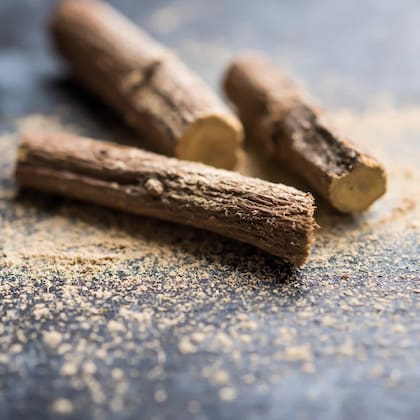 El regaliz contrarresta el agotamiento adrenal causado por la sobreproducción de hormonas del estrés